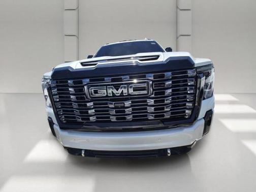 White Frost Tricoat 2025 GMC Sierra 3500 Denali