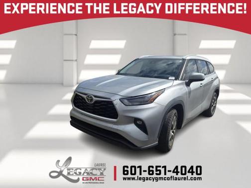 Celestial Silver Metallic 2022 Toyota Highlander XLE