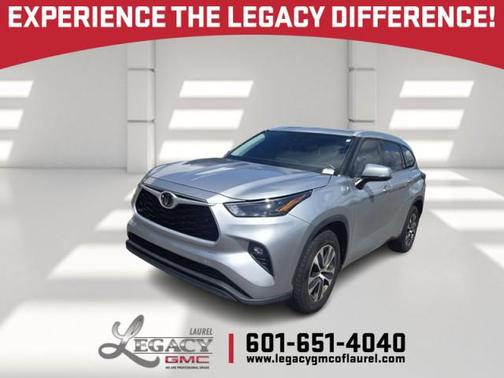 Celestial Silver Metallic 2022 Toyota Highlander XLE