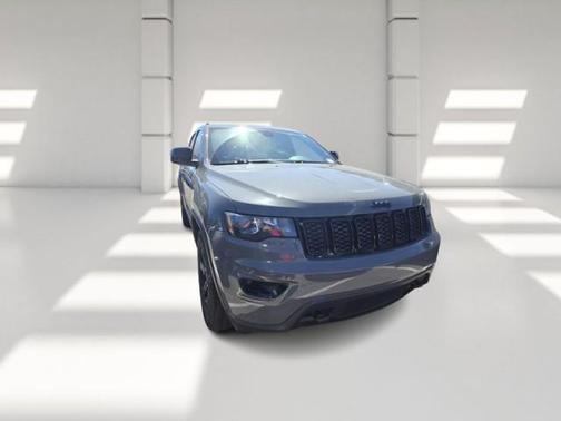 Sting-Gray Clearcoat 2019 Jeep Grand Cherokee Upland