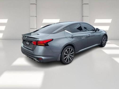 2020 Nissan Altima SR FWD