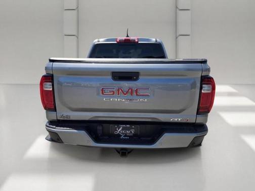 WHITE 2023 GMC Canyon AT4