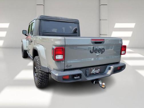 2023 Jeep Gladiator Sport