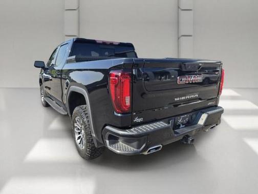 Onyx Black 2022 GMC Sierra 1500 AT4
