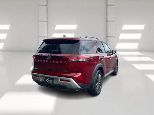 2022 Nissan Pathfinder SL 2WD