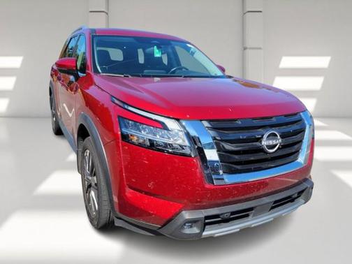2022 Nissan Pathfinder SL 2WD