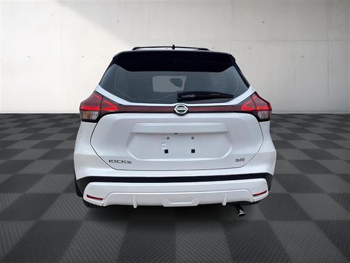 2021 Nissan Kicks SR
