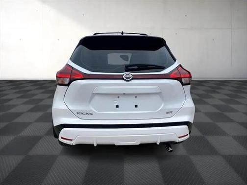 2021 Nissan Kicks SR