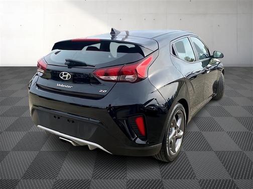 2019 Hyundai Veloster 2