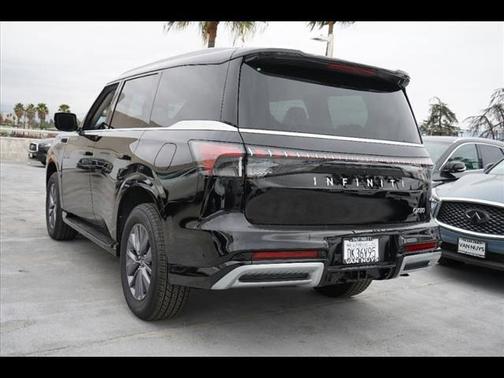 2025 INFINITI QX80 PURE