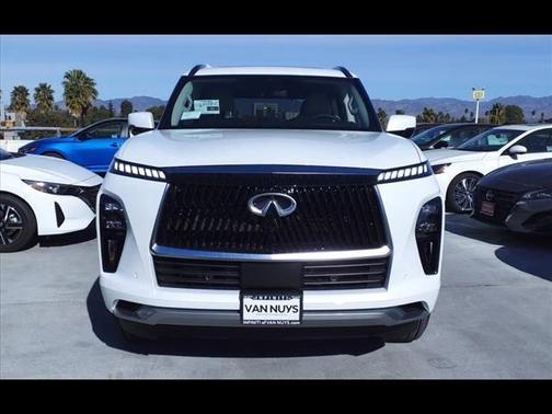 2025 INFINITI QX80 PURE