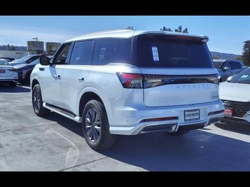 2025 INFINITI QX80 PURE