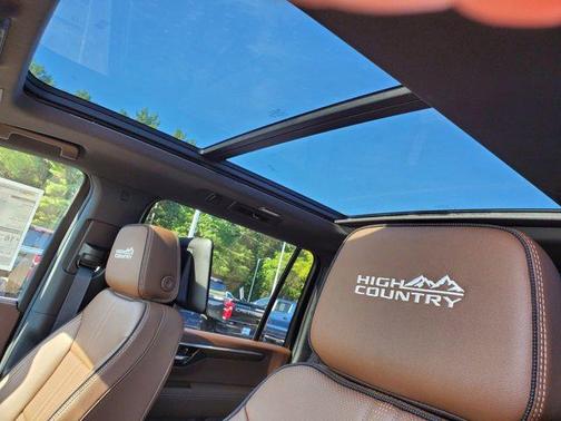 2025 Chevrolet Suburban 4WD High Country