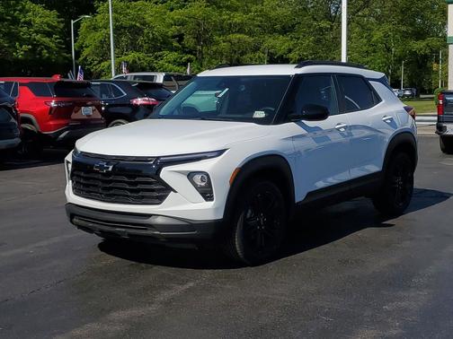Summit White 2026 Chevrolet Trailblazer LT