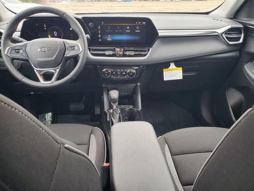 Summit White 2026 Chevrolet Trailblazer LT
