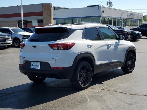 Summit White 2026 Chevrolet Trailblazer LT