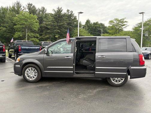 2016 Chrysler Town & Country Limited