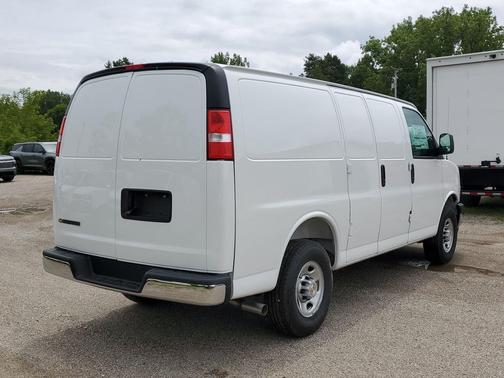 Summit White 2026 Chevrolet Express 2500 Work Van