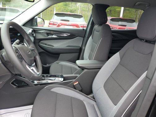 Mosaic Black Metallic 2026 Chevrolet Trailblazer LT