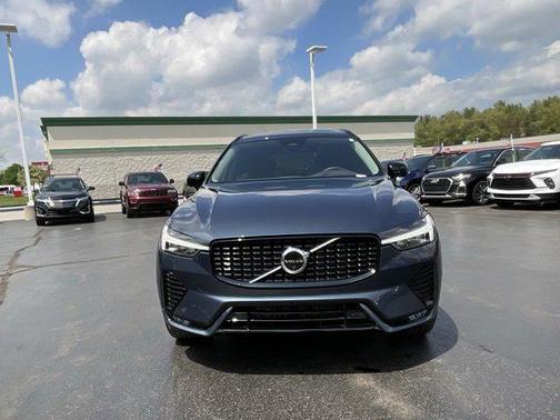 2023 Volvo XC60 B5 Plus Dark Theme