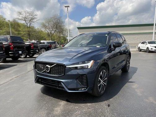 2023 Volvo XC60 B5 Plus Dark Theme