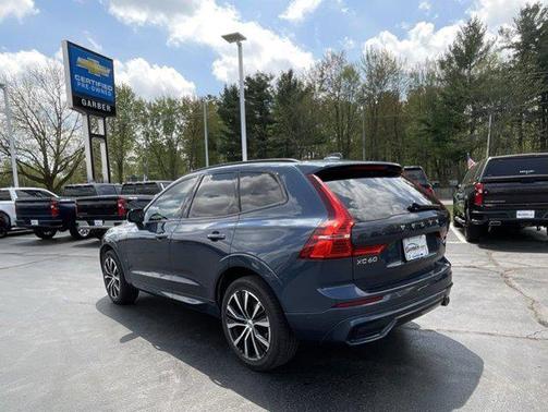 2023 Volvo XC60 B5 Plus Dark Theme