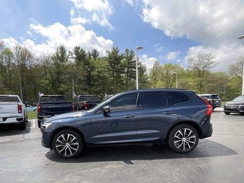 2023 Volvo XC60 B5 Plus Dark Theme