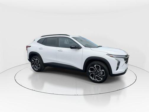 Summit White 2025 Chevrolet Trax FWD 2RS