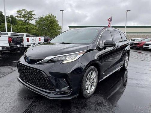 2021 Toyota Sienna XSE 7 Passenger