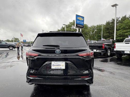 2021 Toyota Sienna XSE 7 Passenger