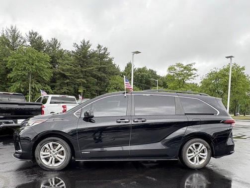 2021 Toyota Sienna XSE 7 Passenger