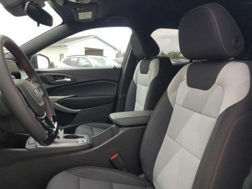 Mosaic Black Metallic 2026 Chevrolet Trax FWD 1RS