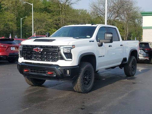 Summit White 2026 Chevrolet Silverado 2500 Crew Cab, Standard Bed, XR2, 4WD