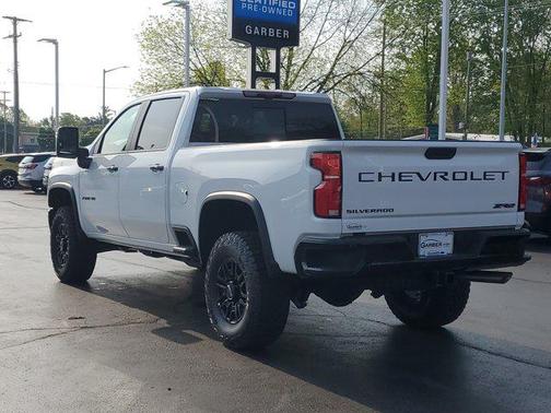 Summit White 2026 Chevrolet Silverado 2500 Crew Cab, Standard Bed, XR2, 4WD