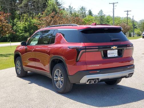 Radiant Red Tintcoat 2026 Chevrolet Traverse LT
