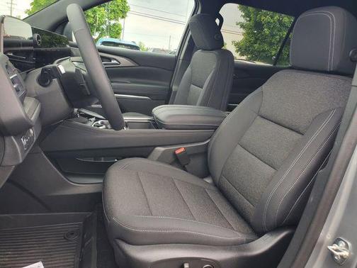 Sterling Gray Metallic 2026 Chevrolet Traverse LT