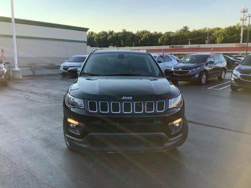 Photo 2 of 30 of 2020 Jeep Compass Latitude
