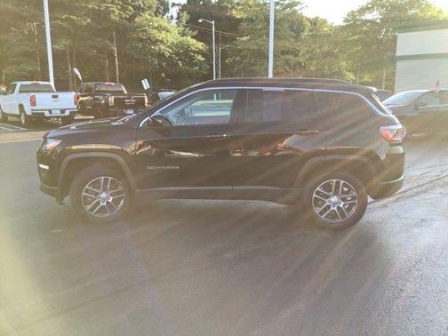 Photo 4 of 30 of 2020 Jeep Compass Latitude