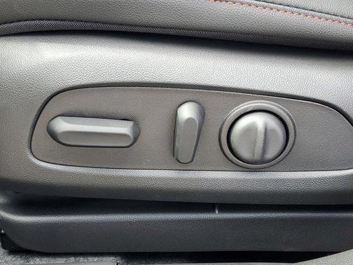Mosaic Black Metallic 2026 Chevrolet Trax FWD 2RS
