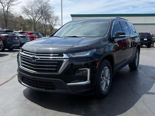 Mosaic Black Metallic 2023 Chevrolet Traverse LT Cloth