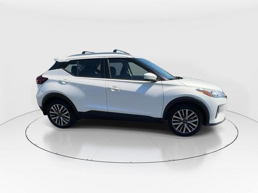 Aspen White Tricoat 2022 Nissan Kicks SV