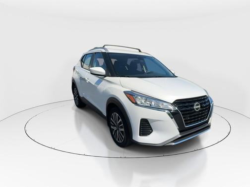 Aspen White Tricoat 2022 Nissan Kicks SV