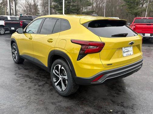 Nitro Yellow Metallic 2024 Chevrolet Trax FWD 1RS