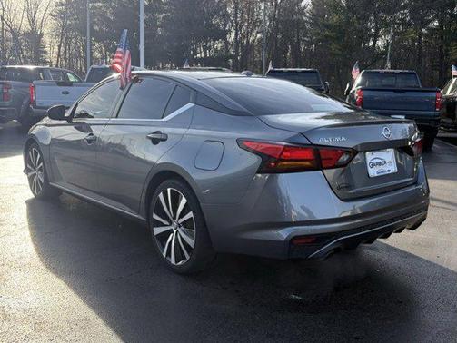 2022 Nissan Altima SR FWD