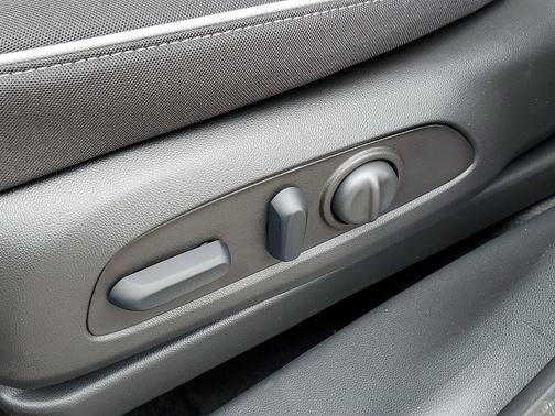 Mosaic Black Metallic 2026 Chevrolet Trailblazer LT