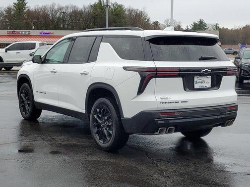 Summit White 2026 Chevrolet Traverse LT