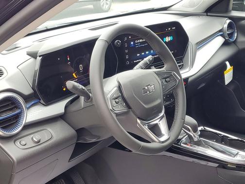 Mosaic Black Metallic 2026 Chevrolet Trax LT