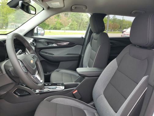 Summit White 2026 Chevrolet Trailblazer LT