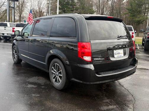 Black Onyx Crystal Pearlcoat 2017 Dodge Grand Caravan SE