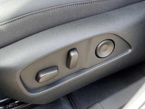 Mosaic Black Metallic 2026 Chevrolet Equinox 1LT